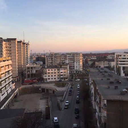 Salonul Rosu Apartment Bacau Ngoại thất bức ảnh