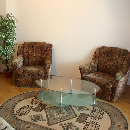 Salonul Rosu Apartment Bacau Ngoại thất bức ảnh