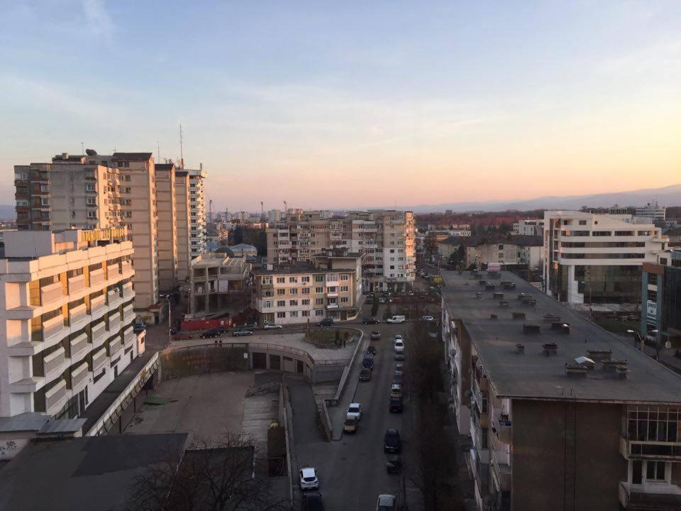 Salonul Rosu Apartment Bacau Ngoại thất bức ảnh