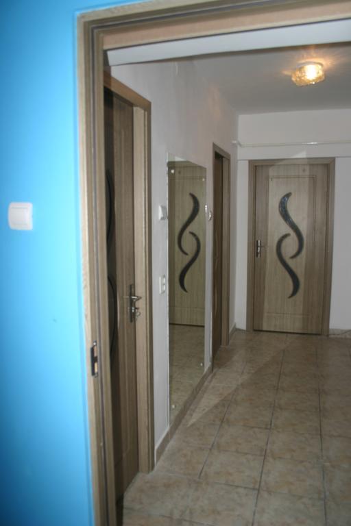 Salonul Rosu Apartment Bacau Ngoại thất bức ảnh