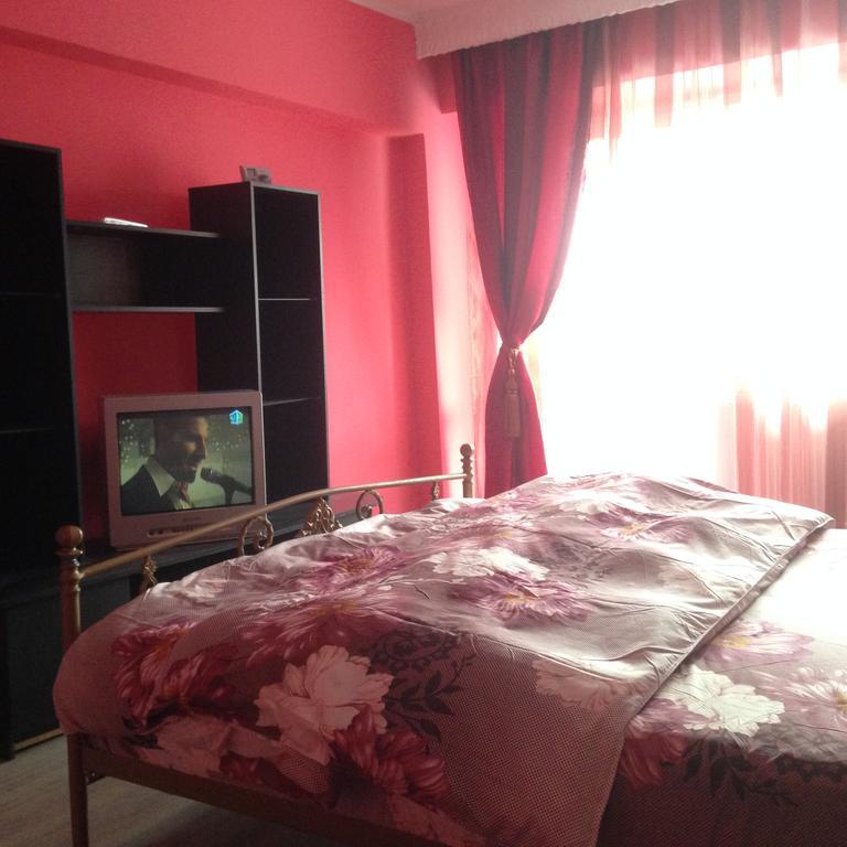 Salonul Rosu Apartment Bacau Ngoại thất bức ảnh
